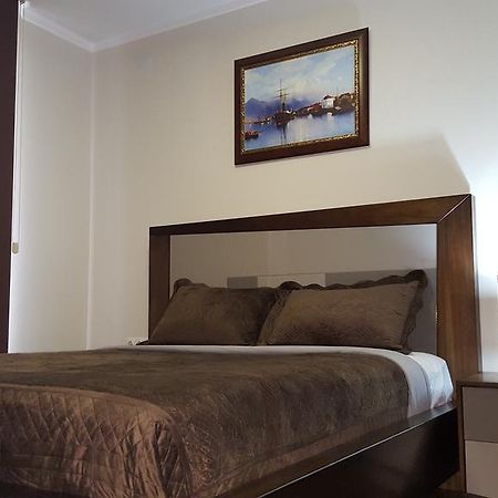 Mimino Apartment Deluxe First Line Batumi Bagian luar foto