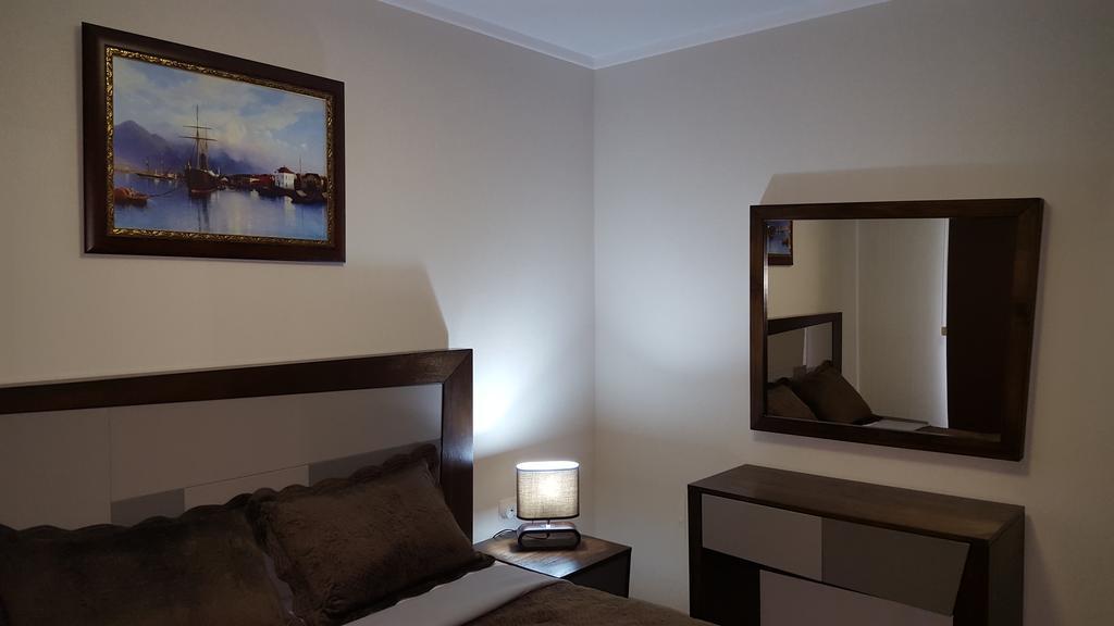 Mimino Apartment Deluxe First Line Batumi Bagian luar foto